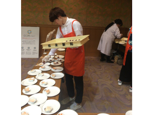 異業種と組んで販売するのは今回で３回目のシニア向けの試食会会場の様子　その２